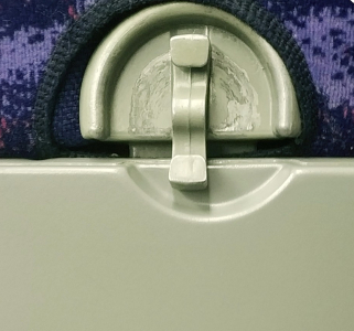 高鐵動車二等座上面的小桌子介紹？